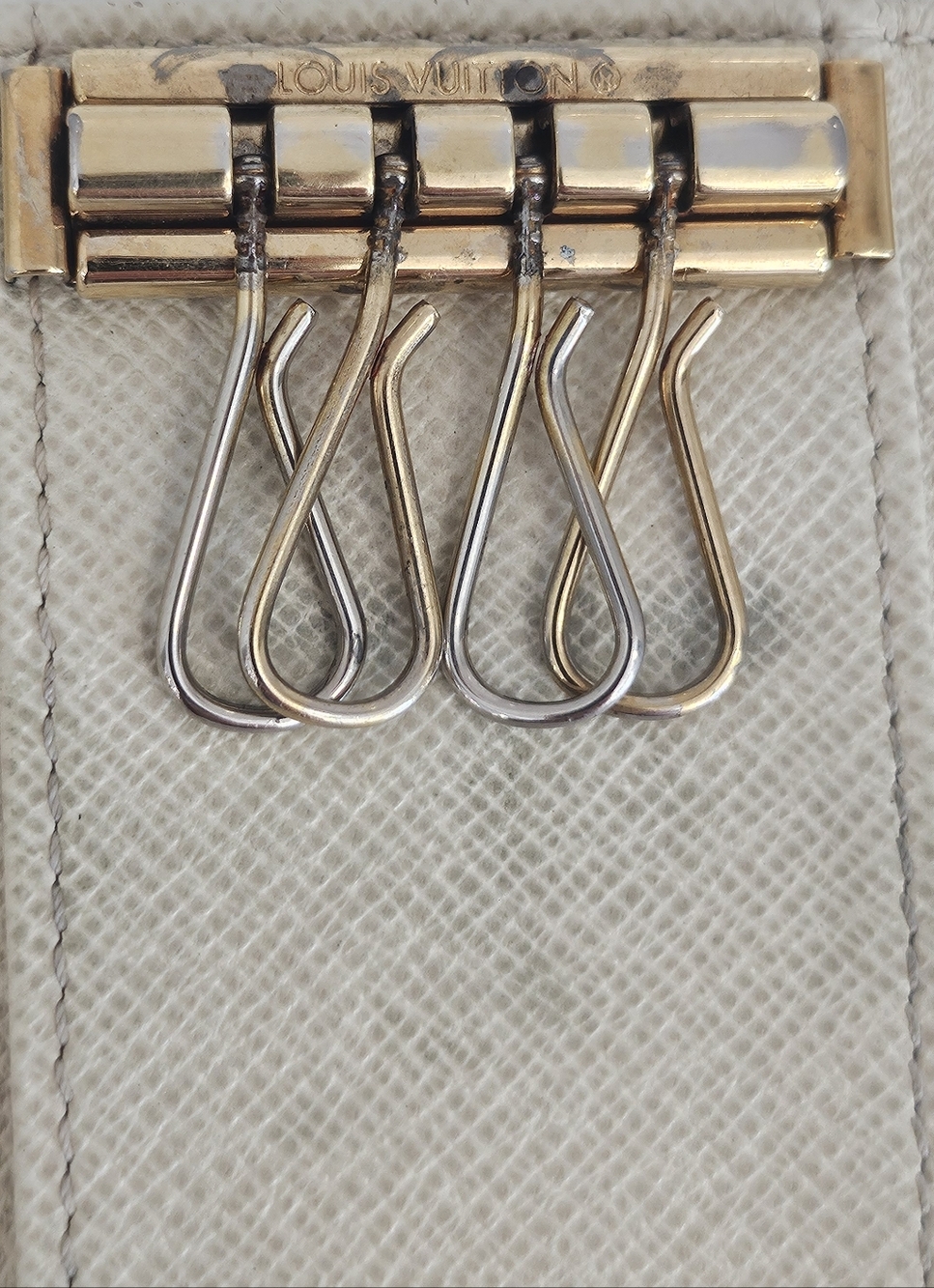Louis Vuitton Mini Lin Key Holder - Picture 12 of 14